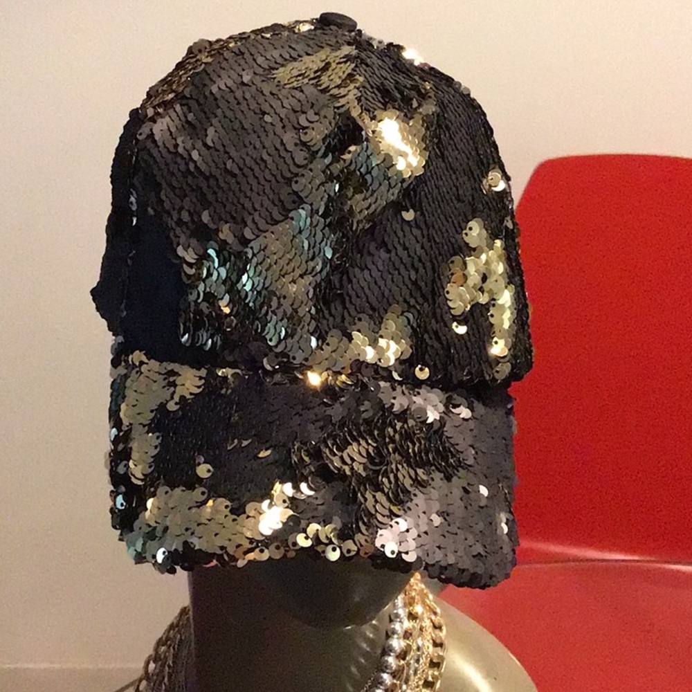 Sequin baseball cap black and gold